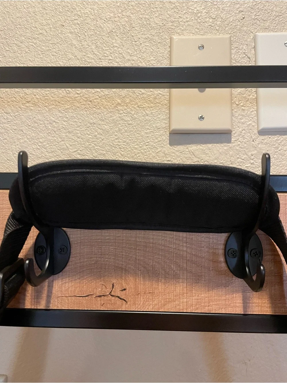 Targus Black Men's Laptop Messenger Bag with Shoulder Strap